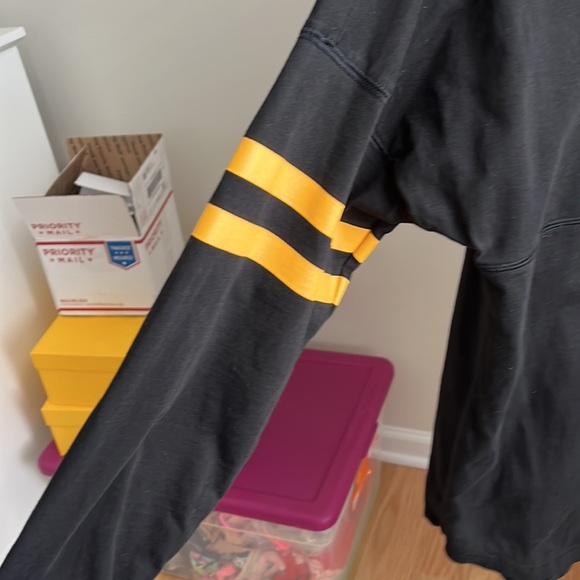 Victoria's Secret Pink Ltd. Ed. tee - Picture 4 of 8